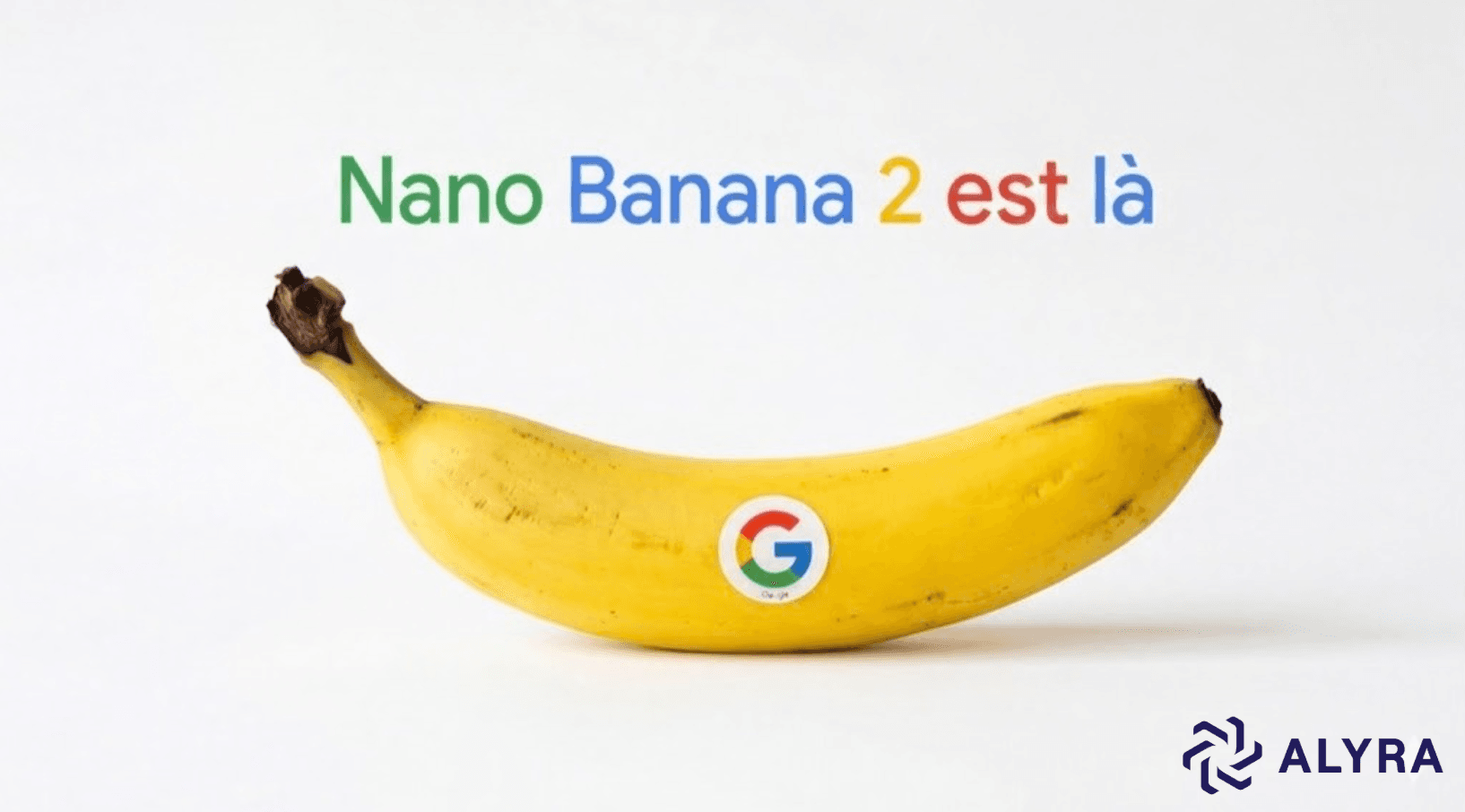 Une photo d'une banane jaune mûre portant un autocollant circulaire avec le logo Google, sous le texte parodique et coloré « Nano Banana 2 est là ». Cette image illustre avec humour la nécessité de démythifier les technologies d'IA complexes par des formations de qualité, comme celles proposées par Alyra.